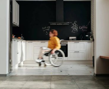 Per la Consulta l'assegno minimo va garantito a tutti gli invalidi