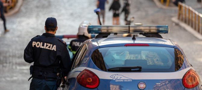 Immagine in evidenza del post: Concorso Polizia di Stato 2025: calendario prove scritte e banche dati ufficiali