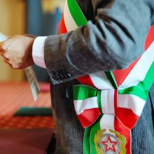 Alcuni chiarimenti sull'uso della fascia tricolore (con schema di regolamento)