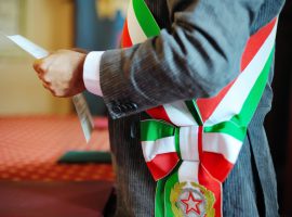 Immagine di anteprima per Alcuni chiarimenti sull'uso della fascia tricolore (con schema di regolamento)