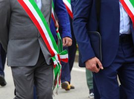 Immagine di anteprima per Ecco la classifica dei sindaci italiani più amati (e odiati) del 2025