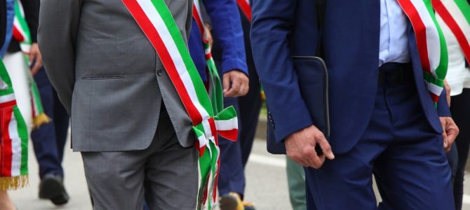 Immagine in evidenza del post: Ecco la classifica dei sindaci italiani più amati (e odiati) del 2025