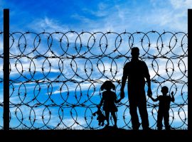 Immagine di anteprima per Trattenimento migranti nei CPR: servono regole più chiare per la Corte Costituzionale