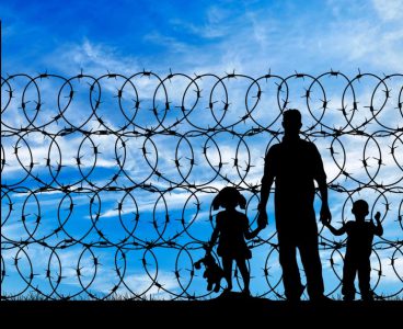 Trattenimento migranti nei CPR: servono regole più chiare per la Corte Costituzionale