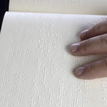 Etichette in braille sui prodotti di largo consumo: l'iniziativa della Spagna