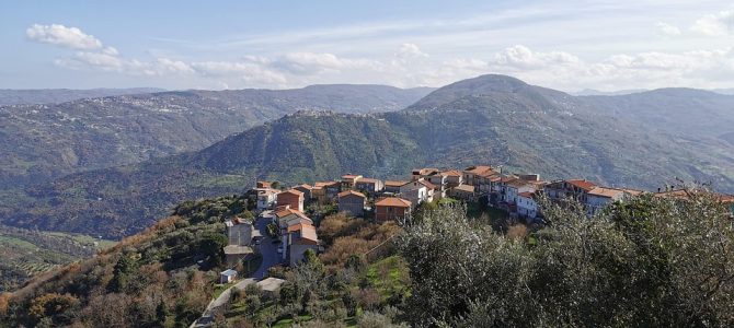 Immagine in evidenza del post: Montagne italiane tra sfide e rinascita: l'istantanea del Rapporto UNCEM 2025