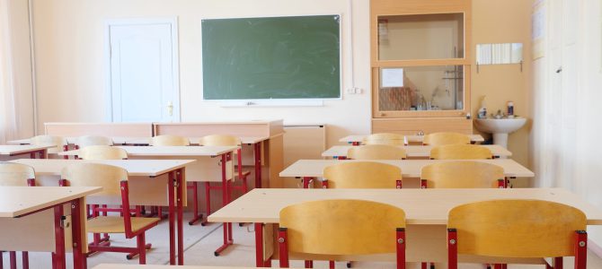 Scuole elementari aperte anche nel mese di luglio? La proposta che fa discutere